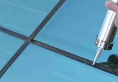 在使用玻璃膠施工的時候，有什么步驟呢？